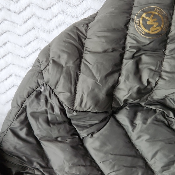 Micheal Kors Packable Down Fill Jackey (Small) - Picture 6 of 8